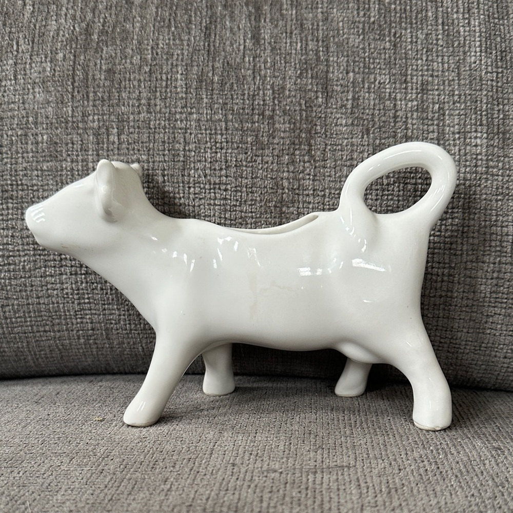 Elegant White Ceramic Cow Creamer